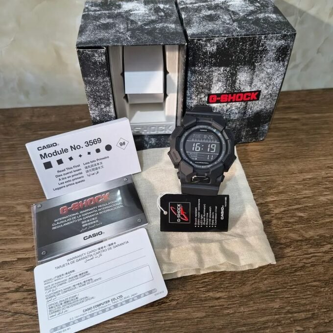 Montre G-SHOCK Homme Super Illuminator, Heure Universelle, Chronomètre, Compte à rebours, 5 Alarmes, Calendrier, Format 12/24h - GD-010-1A1DR