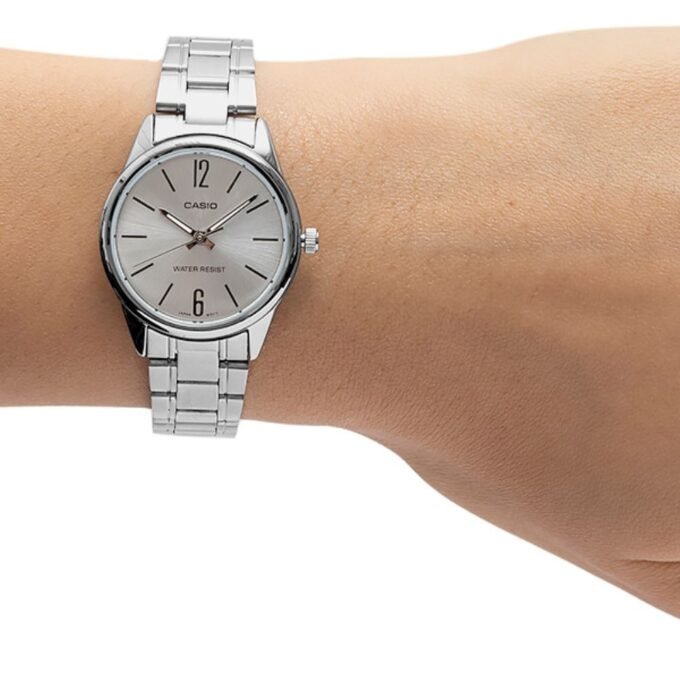 Montre-Bracelet Femme Casio Collection LTP-V005D-7BUDF - Bracelet Gris En Acier Inoxydable - Résistante à l'Eau