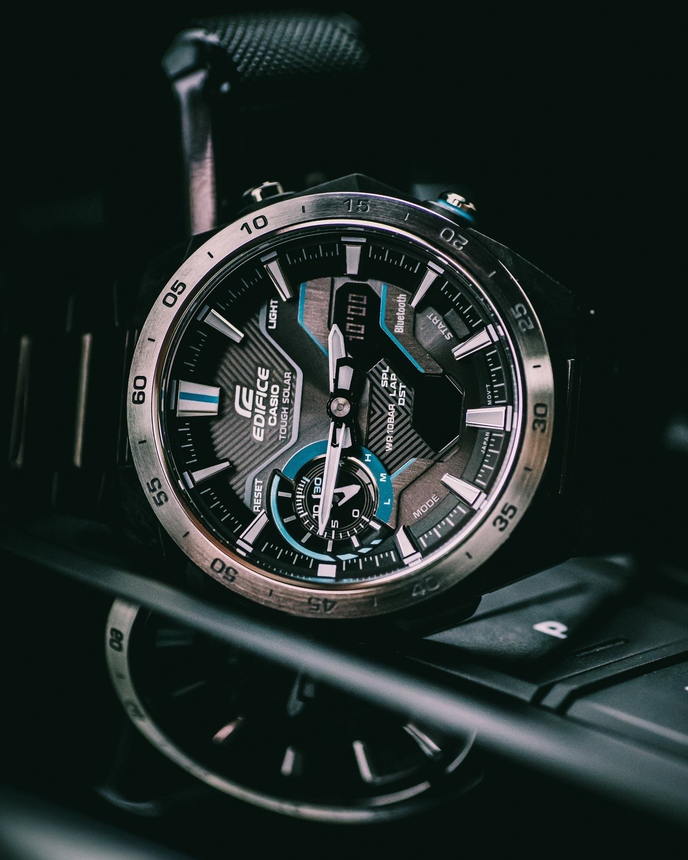 montre classique homme casio edifice ecb 2200dd 1adf – acier inoxydable, chronographe, Étanche, bracelet métal – argent – référence ecb 2200dd 1adf