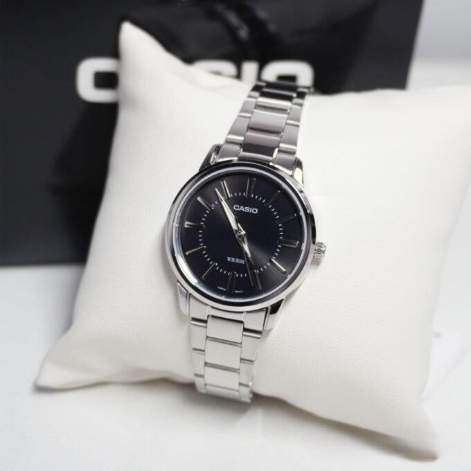 Montre CASIO Homme - MTP-1303D-1AVDF - Bracelet Gris En Acier Inoxydable - Résistante à l'eau - 12 Mois De Garantie