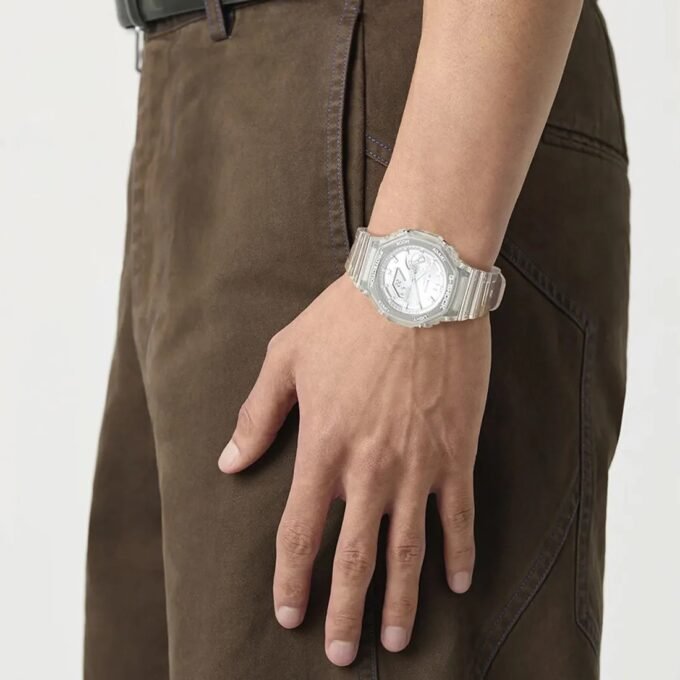 Montre Casio G-Shock GA-2100BM-7A8DR - Homme - Résistance aux chocs, Étanche 200m, Chronomètre, Heure mondiale - Résine/Carbone - Transparent argenté