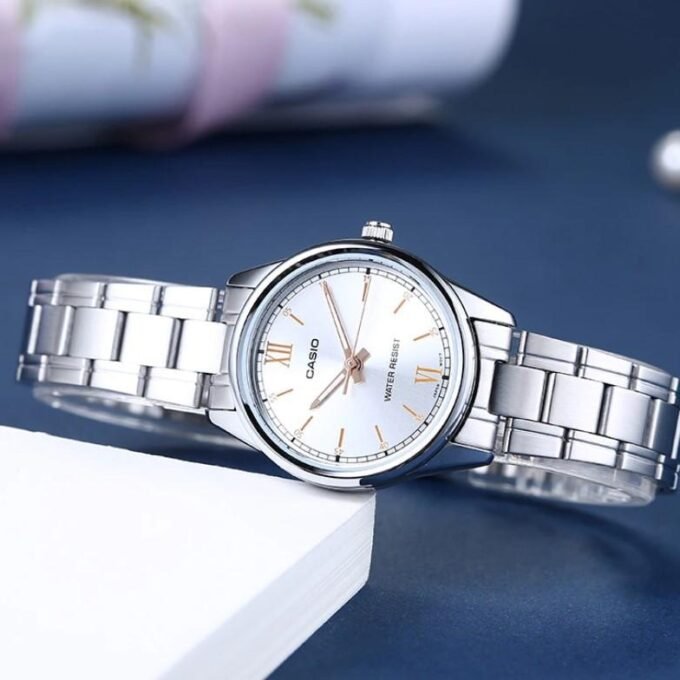 Montre Femme Casio - LTP-V005D-7B2UDF - Bracelet en acier inoxydable - Affichage analogique - Résistant à l'eau