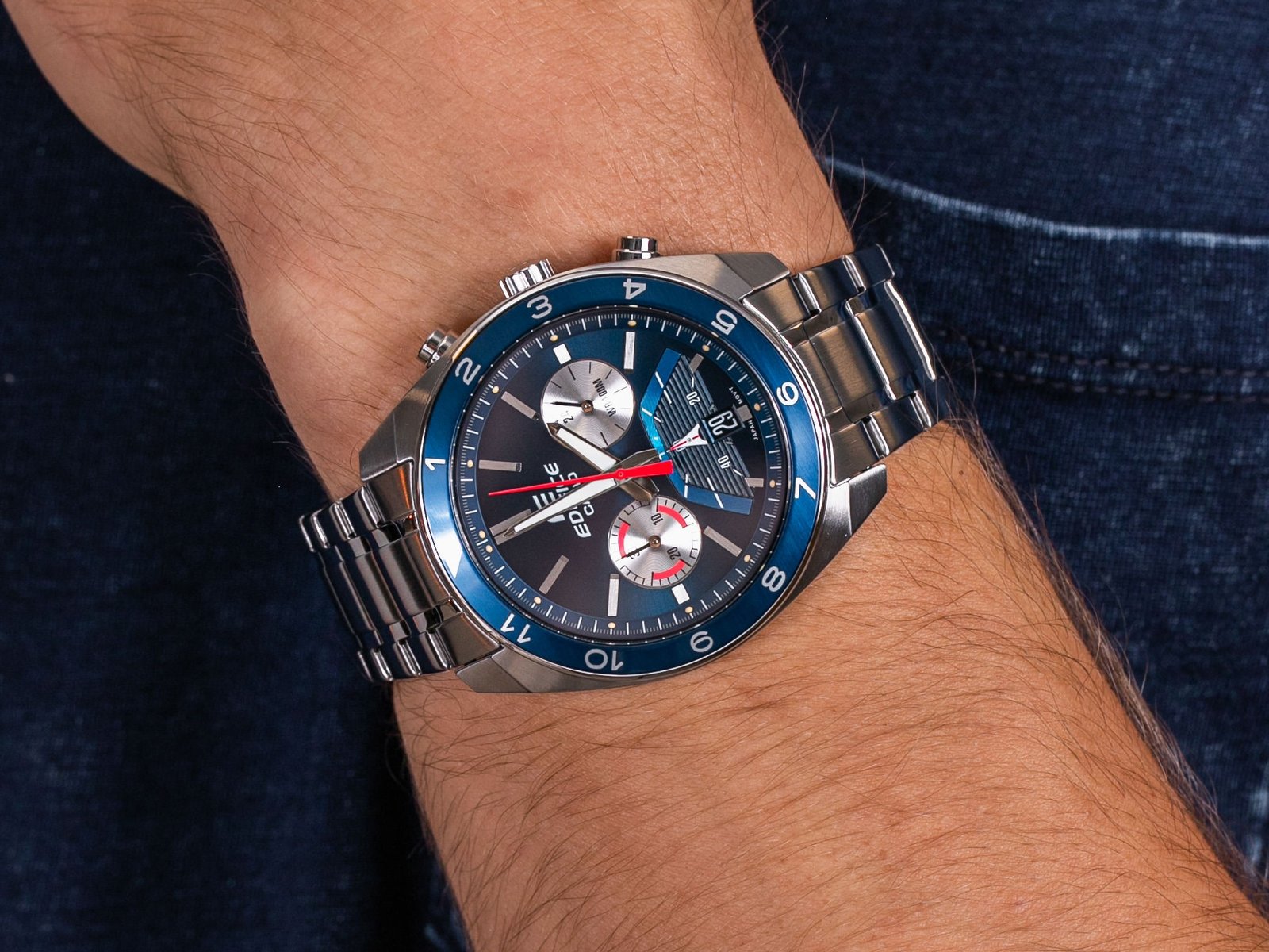 montre-casio-homme-efv-590d-2avudf-bracelet-gris-en-acier-inoxydable-resistante-a-leau-12-mois-de-garantie-efv-590d-2avudf
