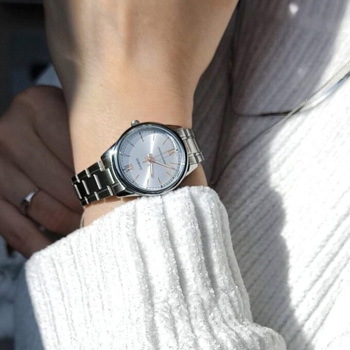Montre Femme Casio - LTP-V005D-7B2UDF - Bracelet en acier inoxydable - Affichage analogique - Résistant à l'eau