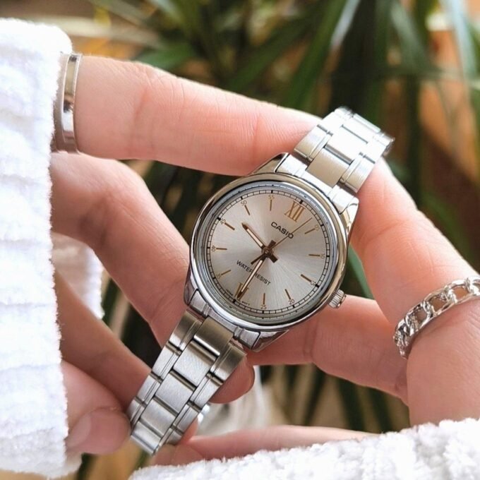 Montre Femme Casio - LTP-V005D-7B2UDF - Bracelet en acier inoxydable - Affichage analogique - Résistant à l'eau