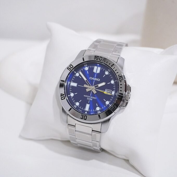 Montre CASIO Homme - MTP-VD01D-2EVUDF - Bracelet Gris En Acier Inoxydable - Résistante à l'eau - 12 Mois De Garantie