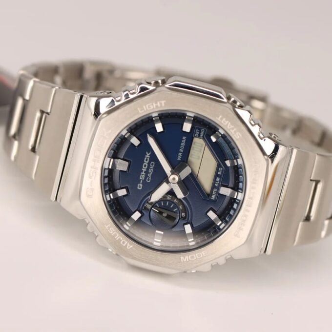 Montre G-SHOCK GM-2110D-2BDR - Unisexe - Heure Mondiale, Chronomètre 1/100s, 20 ATM, 3 Ans Batterie - Résine/Acier Inox - Noir - GM-2110D-2BDR
