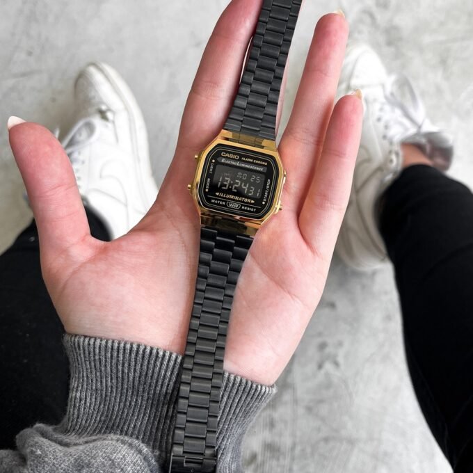 Montre CASIO Unisexe - Bracelet Noir En Acier Inoxydable - Résistante à l'eau - 12 Mois De Garantie - A168WEGB-1BDF