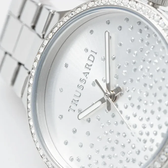 Montre Classique Femme Quartz TRUSSARDI R2453172504 – Acier Argent, Bracelet et Boîtier Acier, Verre Minéral, Résistante 5 ATM, Garantie 24 mois