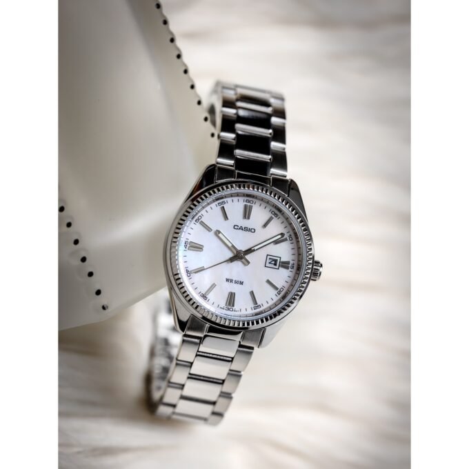 Montre Femme Casio Quartz - Acier Inoxydable Argent Cadran Rose Dateur - Etanche WR30 - LTP-1302DS-4AVDF