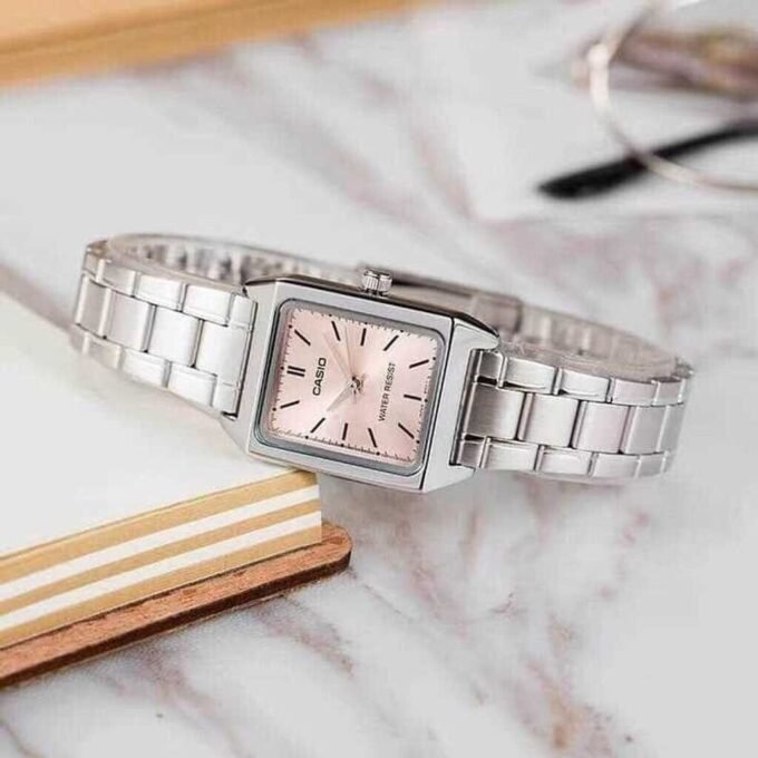 Montre CASIO Femme - LTP-V007D-4EUDF - Bracelet Gris En Acier Inoxydable - Résistante à l'eau - 12 Mois De Garantie