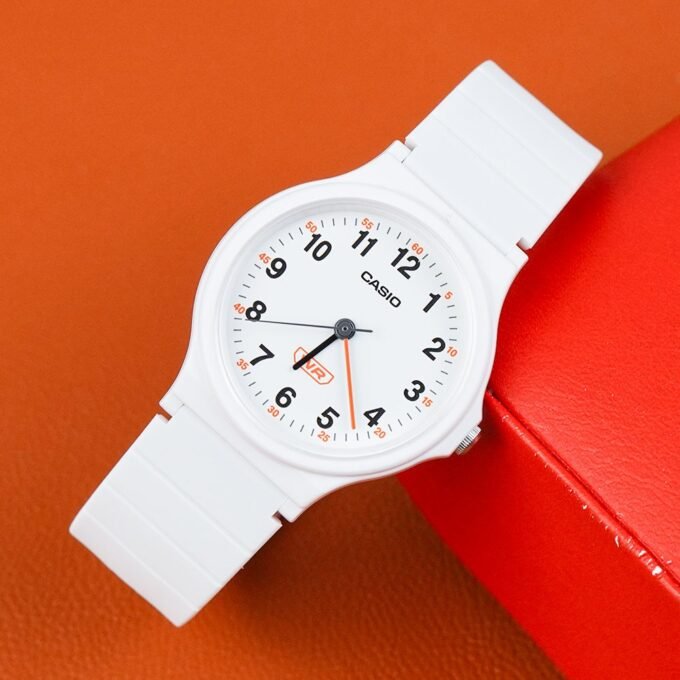 Montre Classique - CASIO - Unisexe - Design Élégant, Résistante, Bracelet Confortable - Noir - Référence LQ-24B-7BDF