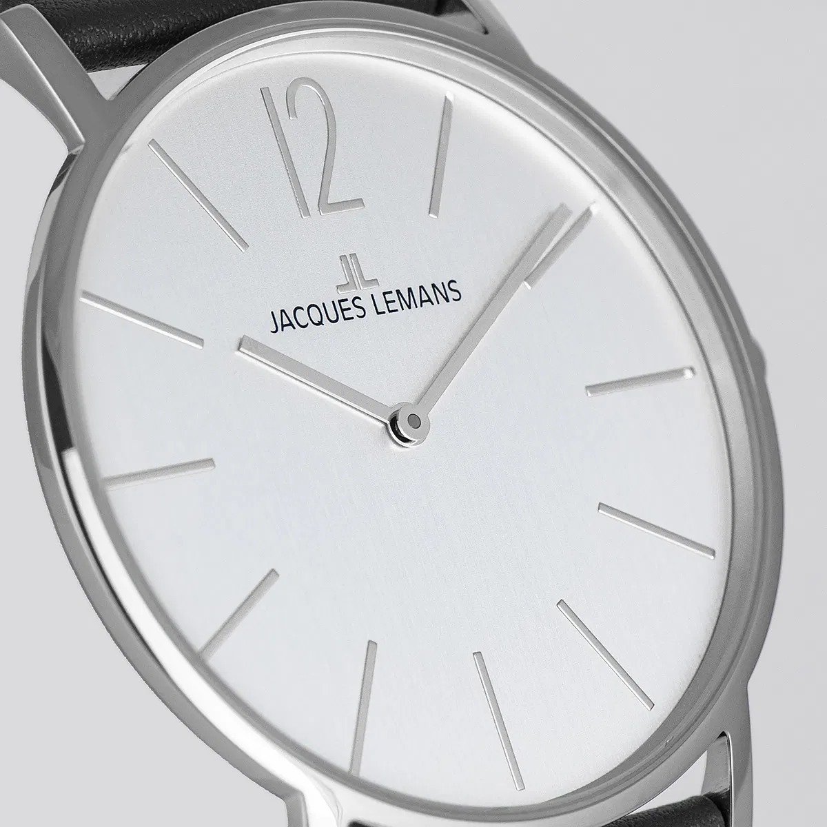 montre-femme-jacques-lemans-porto-1-2030.1c-elegance-en-acier-inoxydable-avec-cadran-argente-1-2030.1c