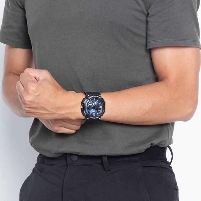 Montre Homme Casio - Chronographe Sport, Chronomètre 1s, Affichage Date, Précision ±20s/mois - Résine Noire et Bleue - MCW-200H-2AVDF