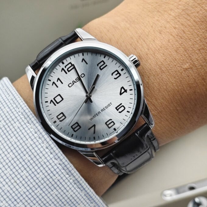 Montre Homme Casio - MTP-V001L-7BUDF - Bracelet en Cuir noir - Affichage analogique - Résistant à l'eau