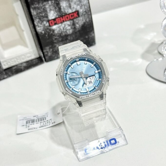 Casio G-Shock GA-2100BM-7A2DR - Montre Homme - Chronomètre, Heure Universelle, Étanche 20 bar - Résine Carbone - Cadran Bleu Métallisé