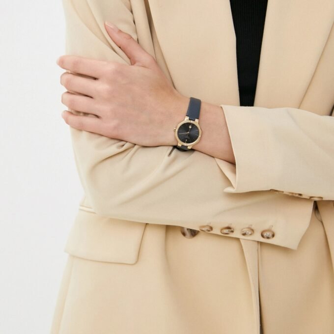 Montre Femme Casio - SHE-4543GL-2AUDF - Bracelet en Cuir Bleu - Affichage analogique - Résistant à l'eau - Verre Saphir