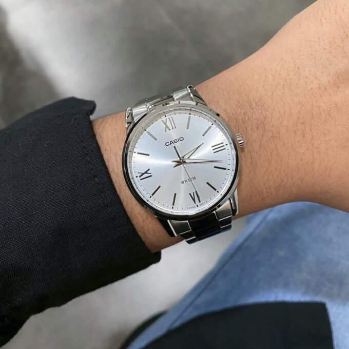 Montre Classique Casio - Unisexe - Quarz, Étanche, Design Élégant, Bracelet Fin - Acier - MTP-1303DD-7AVDF