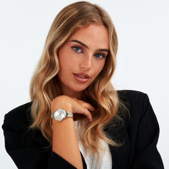 Montre Femme Trussardi Loud - Acier inoxydable, Cadran rond blanc 30mm, Bracelet bi-couleur doré, Résistante 50 Mètres - R2453164507