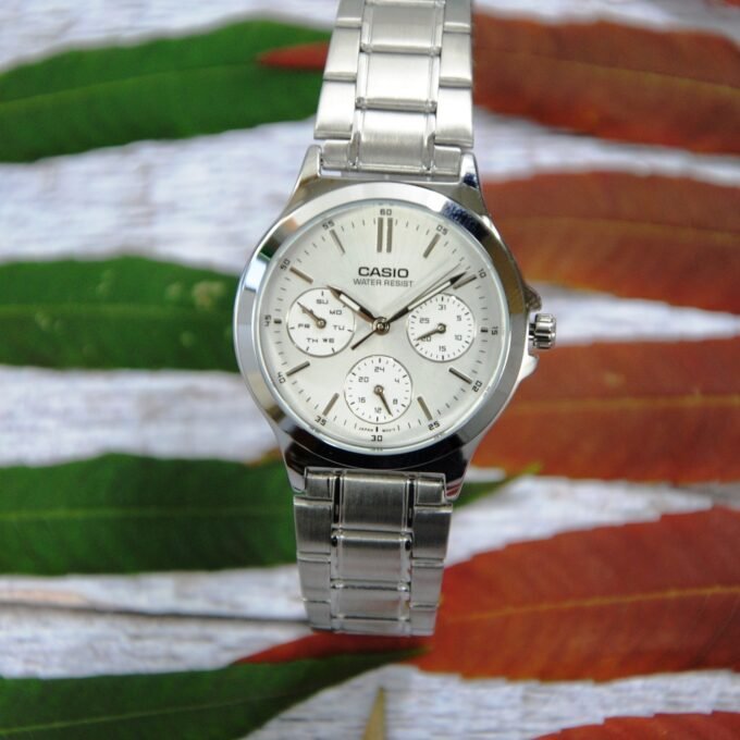 Montre Femme Casio - LTP-V300D-7AUDF - Bracelet en acier inoxydable - Résistant à l'eau