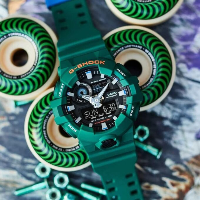 Montre Sport Homme - Casio G-Shock - Analogique et Digitale - Résistante aux Chocs, Étanche 200m, Chronomètre, Rétroéclairage - Résine - Vert - GA-700SC-3ADR