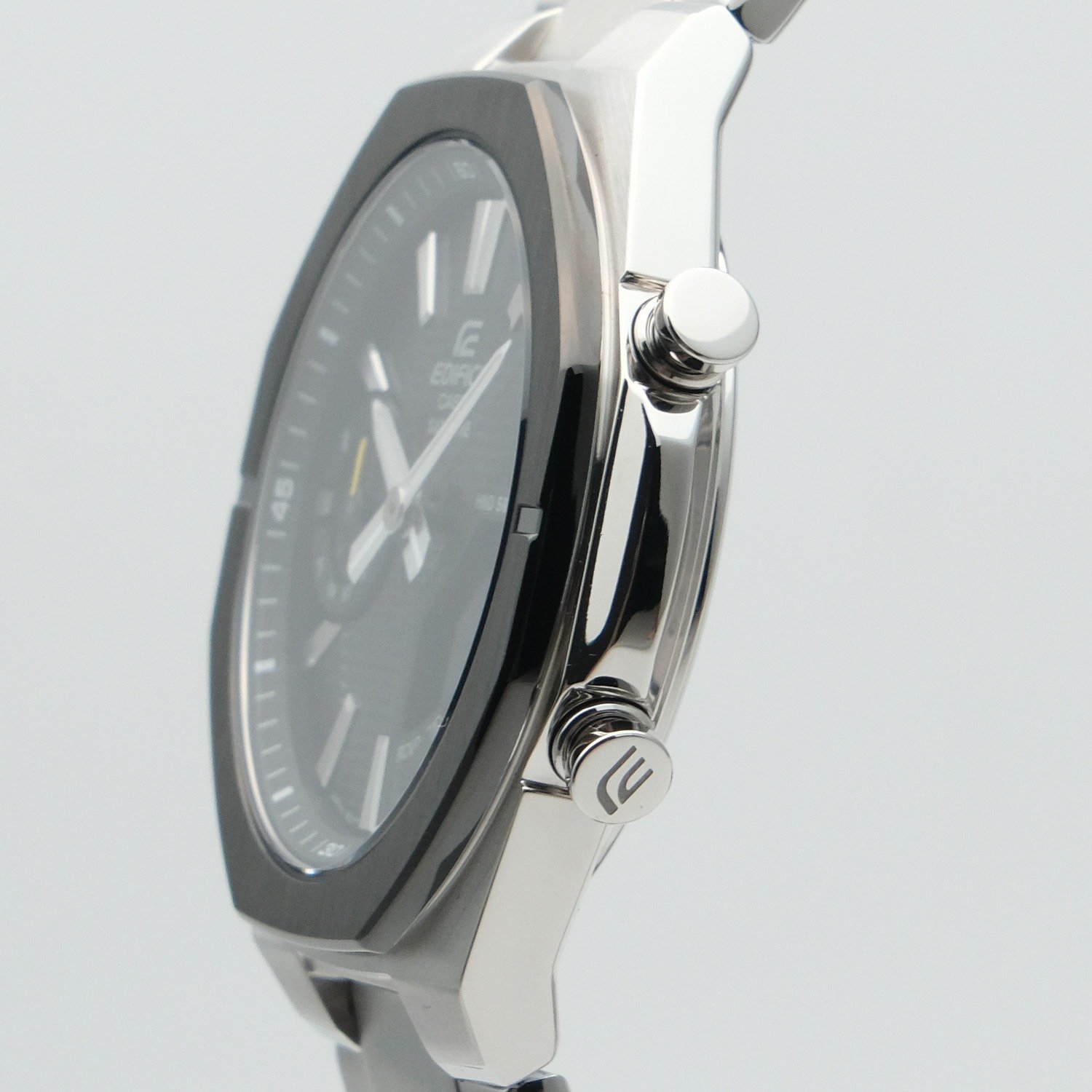 montre-homme-casio-edifice-analogique-numerique-bracelet-en-acier-inoxydable-cadran-noir-quartz-100-m-ecb-s10db-1adf-ecb-s10db-1adf