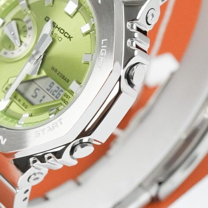 Montre G-SHOCK GM-2110D-3ADR - Unisexe - 20 ATM, Chronomètre 1/100s, 31 Fuseaux Horaires, Alarmes - Résine/Acier Inox - Argent - GM-2110D-3ADR