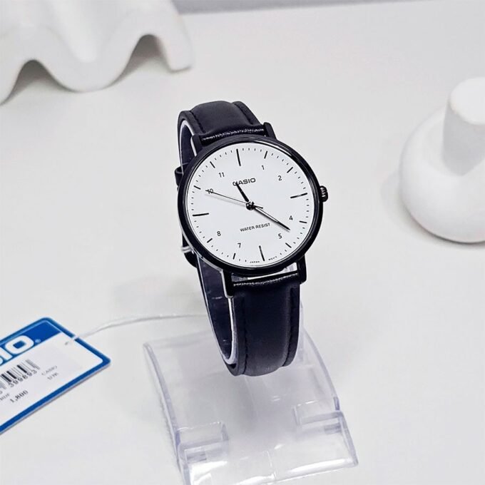 Montre femme Casio LTP-VT03BL-7BDF – Quartz, boîtier acier inoxydable 34mm, bracelet cuir noir, affichage analogique, cadran blanc - LTP-VT03BL-7BDF