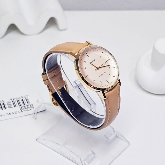 Montre Femme Quartz Analogique – Boîtier Boré 40x34mm, Verre Minéral, Bracelet Cuir Véritable, Etanche Usage Quotidien – LTP-VT03GL-4BDF