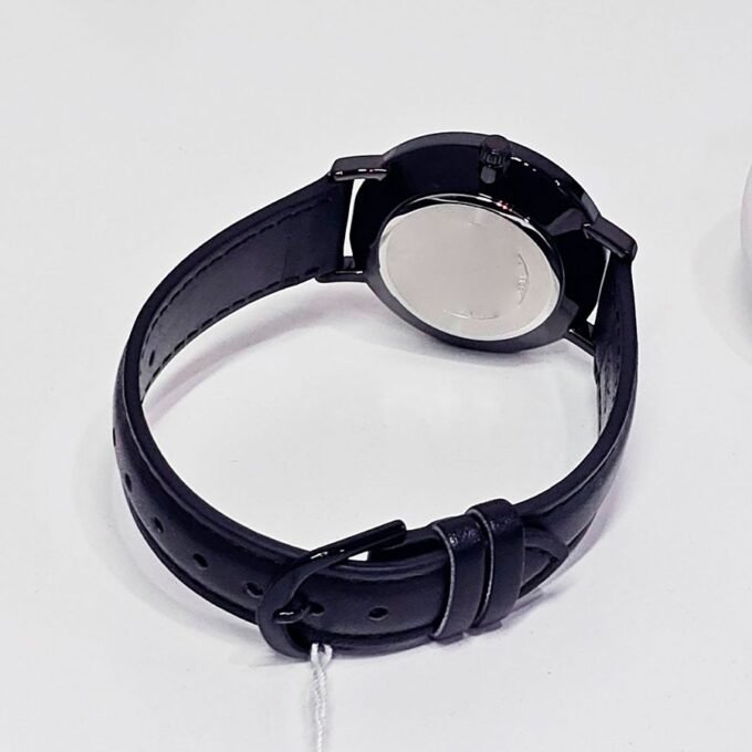 Montre femme Casio LTP-VT03BL-7BDF – Quartz, boîtier acier inoxydable 34mm, bracelet cuir noir, affichage analogique, cadran blanc - LTP-VT03BL-7BDF