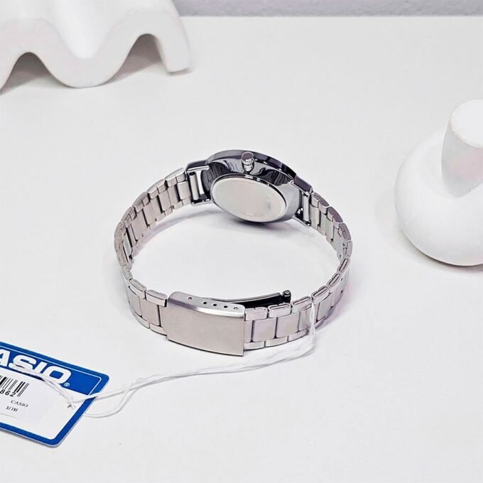 Montre Casio - Femme - Analogique, Chronométrage, Résistante à leau, Autonomie 3 ans - Bracelet Acier Inoxydable - Argent/Rose - LTP-VT03D-4BDF