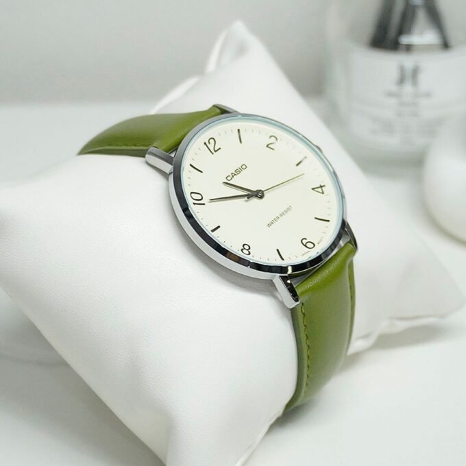 Montre analogique Casio Pour Homme, Minimaliste, Bracelet en Cuir Vert, Cadran Beige Concave, 3 Aiguilles - MTP-VT03L-7BDF