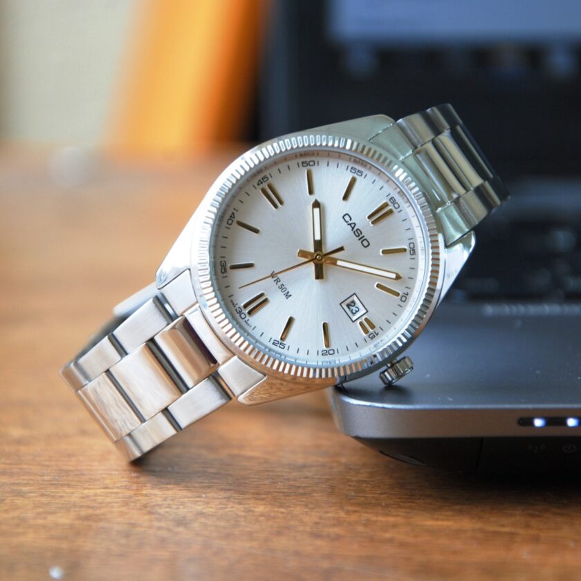 montre homme casio mtp 1302d 7a1vdf bracelet en acier inoxydable affichage analogique résistant à l'eau