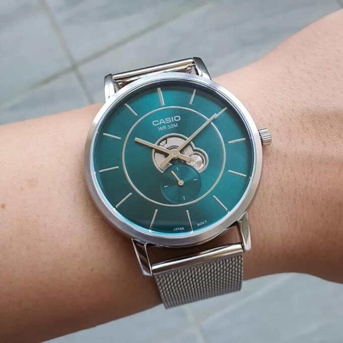 Casio MTP-B130M-3AVDF - Montre Homme Élégante et Sportive avec Bracelet en Cuir, Cadran Noir Luminescent et Résistance à l'Eau