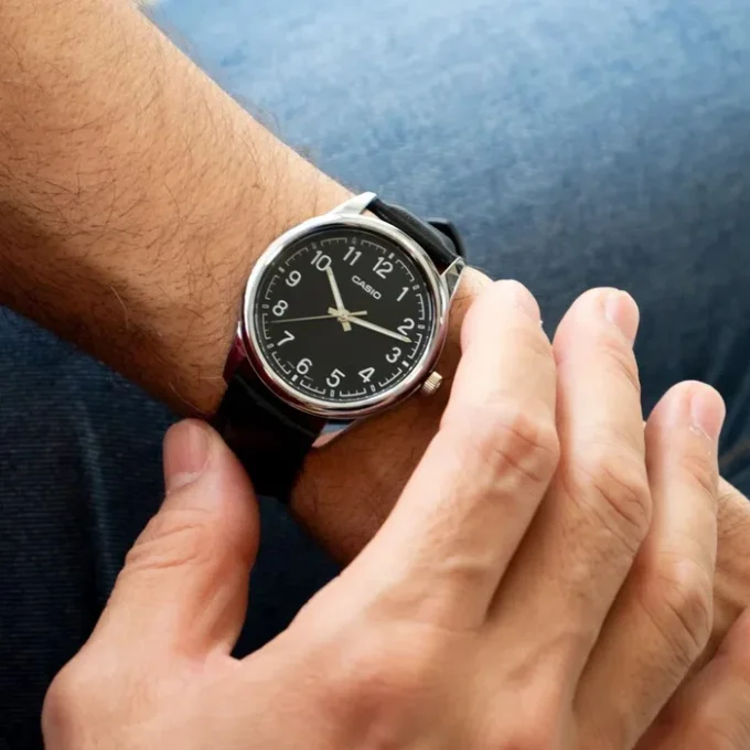 Montre Homme Casio - MTP-V005L-1B4UDF - Bracelet en cuir noir - Affichage analogique - Résistant à l'eau