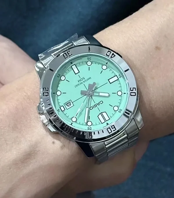 montre classique casio homme design Élégant, bracelet acier, résistante à leau acier inoxydable vert réf. mtp vd01d 3e1vudf