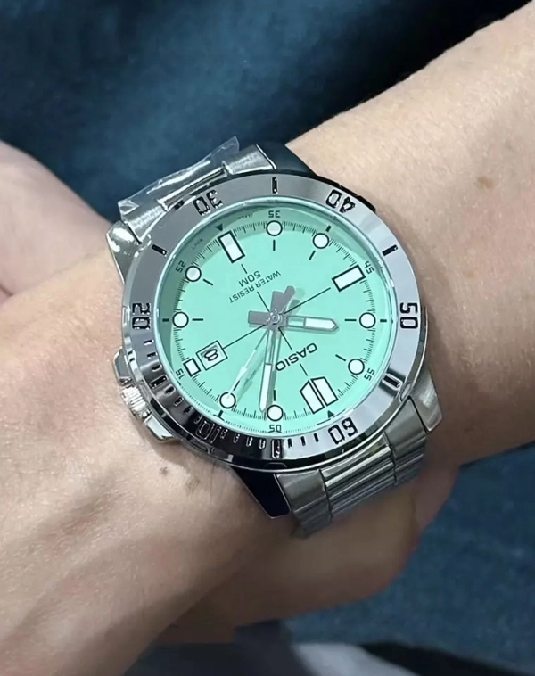 montre classique casio homme design Élégant, bracelet acier, résistante à leau acier inoxydable vert réf. mtp vd01d 3e1vudf