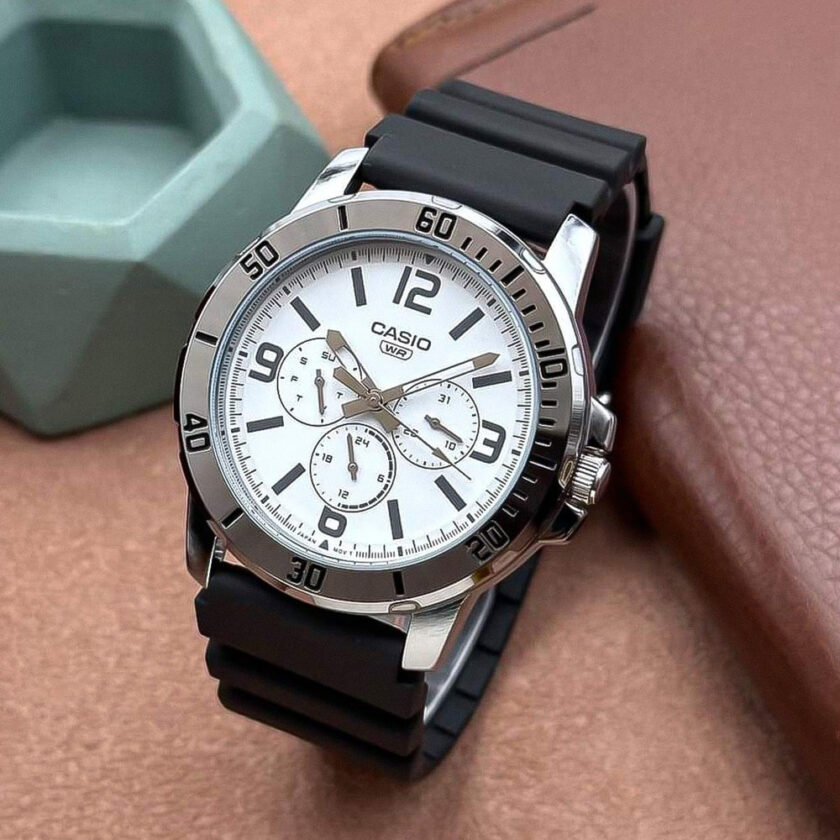 montre homme casio mtp vd300 7budf bracelet en résine noir chronographe >affichage analogique résistant à l'eau