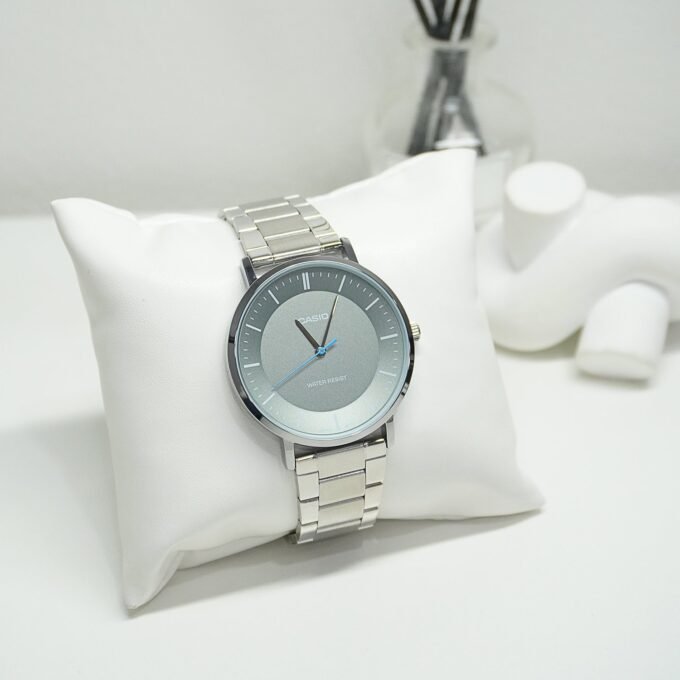 Montre analogique Casio Pour Homme, Minimaliste, Bracelet en Acier Gris, Cadran Gris Concave, 3 Aiguilles - MTP-VT04D-8EDF