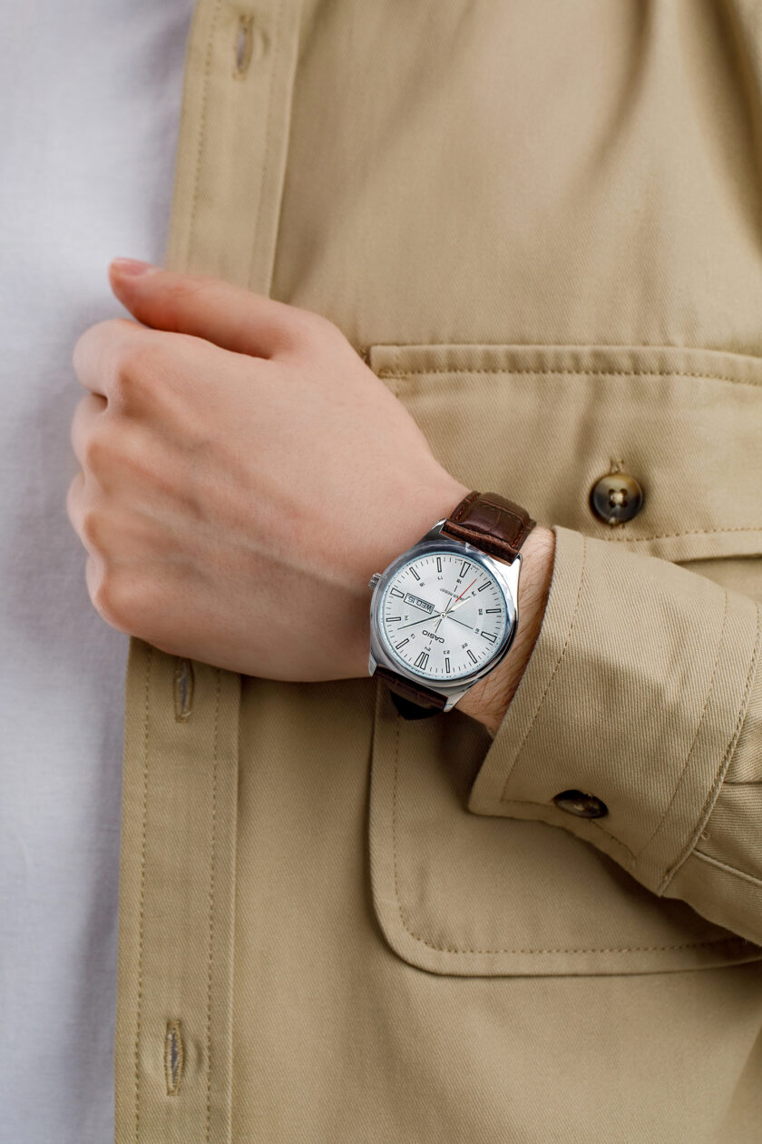 montre homme casio mtp v006l 7cudf bracelet en cuir marron affichage analogique résistant à l'eau