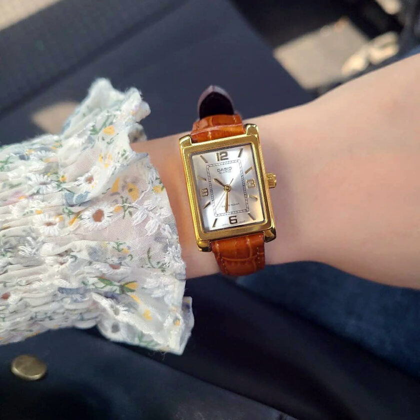montre classique femme design Élégant, bracelet cuir, résistance à leau, mouvement quartz acier inoxydable doré référence ltp 1234gll 7adf