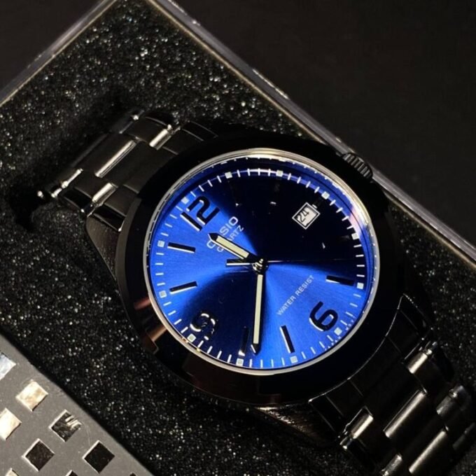 Montre Homme Casio MTP-1215A-2ADF – Acier inoxydable, Dateur, Affichage analogique, Résistante à l’eau – Bleu – Montre Classique