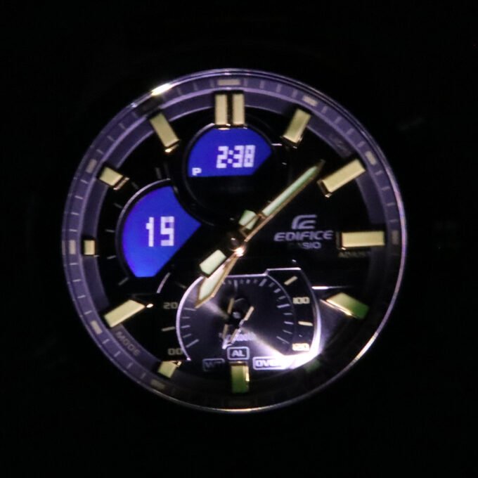 Montre Casio Edifice Homme Chronographe, Acier Inoxydable, Étanche 100m, Design Sport - ECB-30DB-1A9DF - Gris