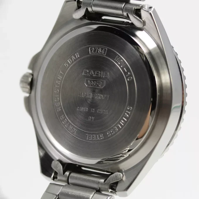 Montre Homme - Casio - Acier inoxydable, lunette anti-retour, étanche 50m, Verre Minéral, Bracelet Acier, 42×38,5×10,4mm, précision ±20s/mois - MDV-10D-4A2VDF