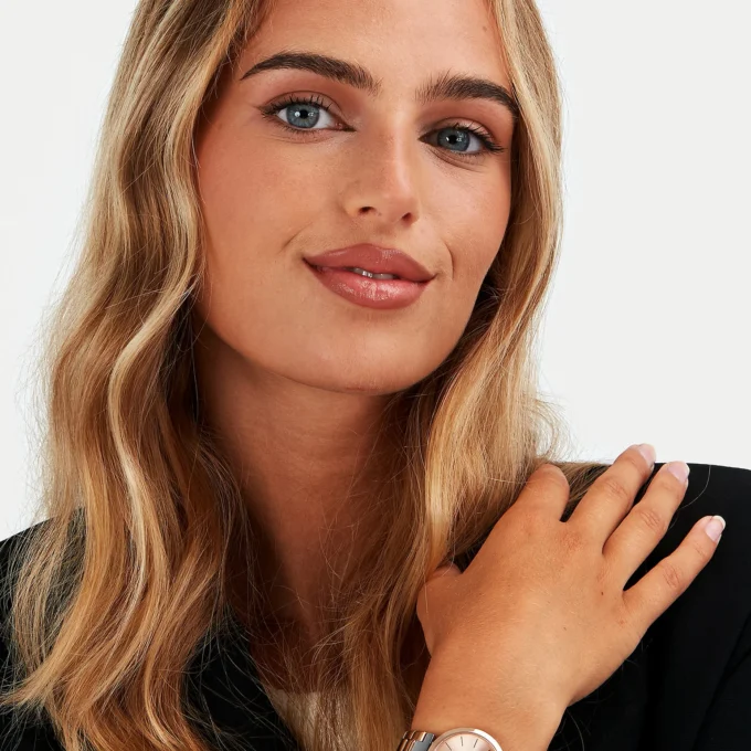 Montre Femme Trussardi Loud 30 mm - Acier Inoxydable Or Rose, Verre Minéral, Bracelet Métal, Quartz, Etanche 50 mètres – Réf. R2453164506