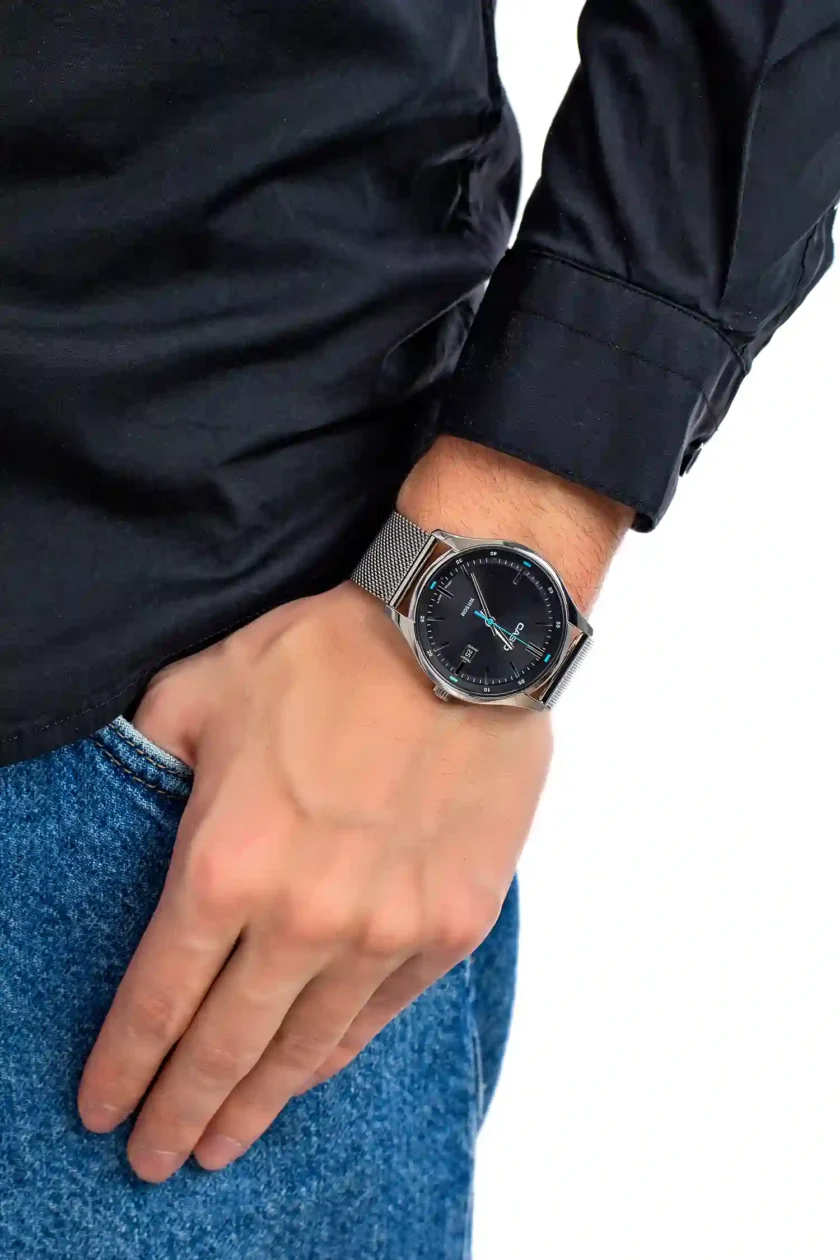 montre casio mtp e710m 1avdf Élégance classique avec cadran noir et bracelet en acier verre saphir