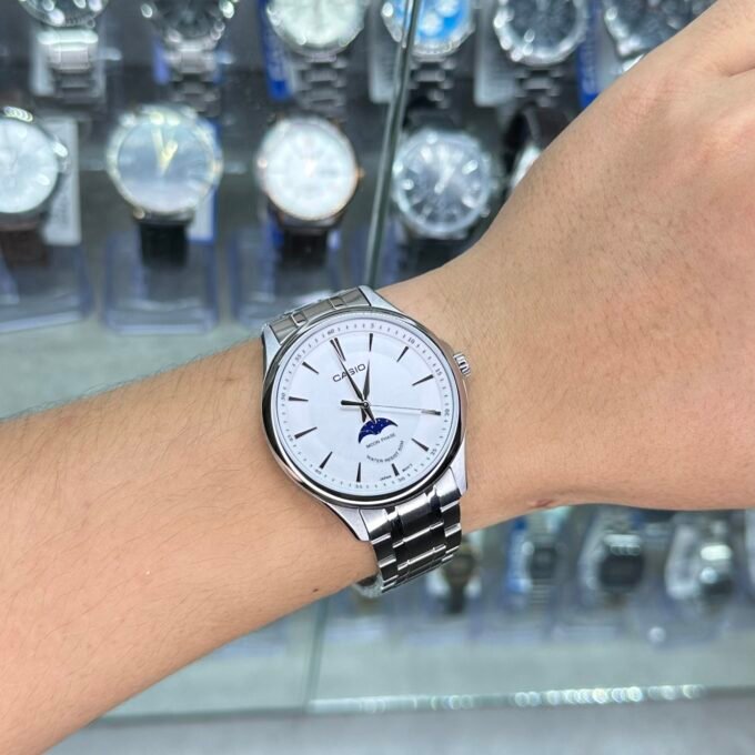 Montre Classique Homme - Casio - Bracelet Acier Inoxydable, Résistante à lEau, Design Élégant - Référence MTP-M100D-7AVDF - Argent